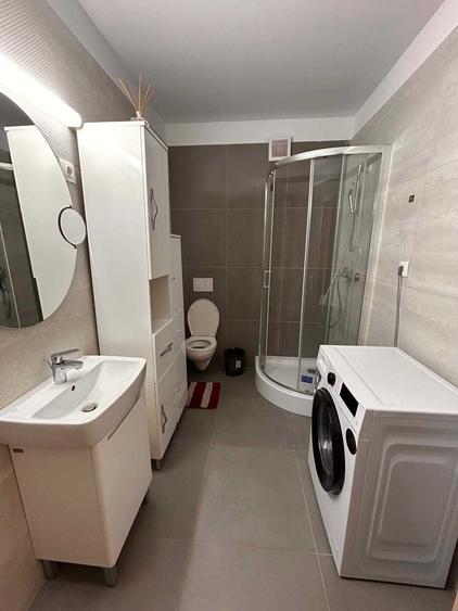 Apartament cu 3 camere decomandat în Torontalului