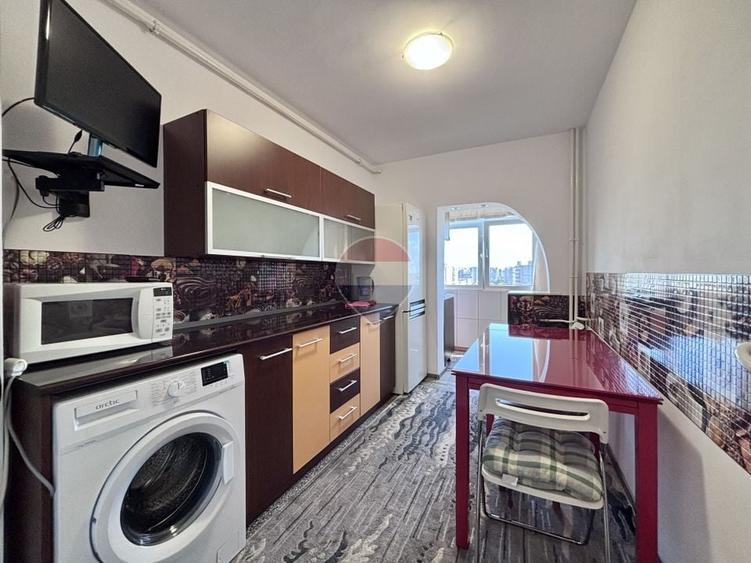Apartament cu 2 camere decomandat, mobilat în Casa de Cultură