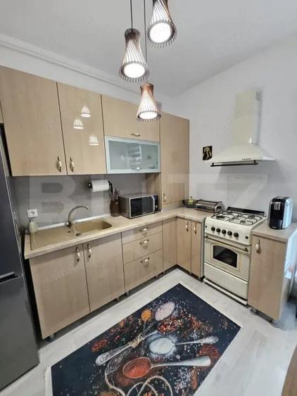 Apartament cu 3 camere decomandat, mobilat în Central