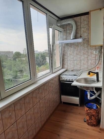 Garsonieră decomandată în Titan