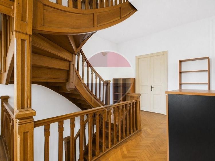 Casă individuală cu 6 camere cu Teren 132 Mp în Gara de Nord