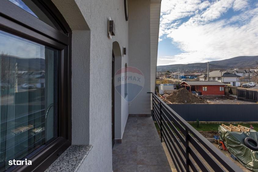 Casă cu 4 camere cu Teren 1000 Mp în Sărata