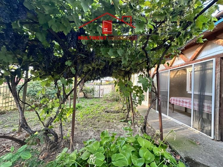 Casă individuală cu 3 camere cu Canalizare în Exterior Est
