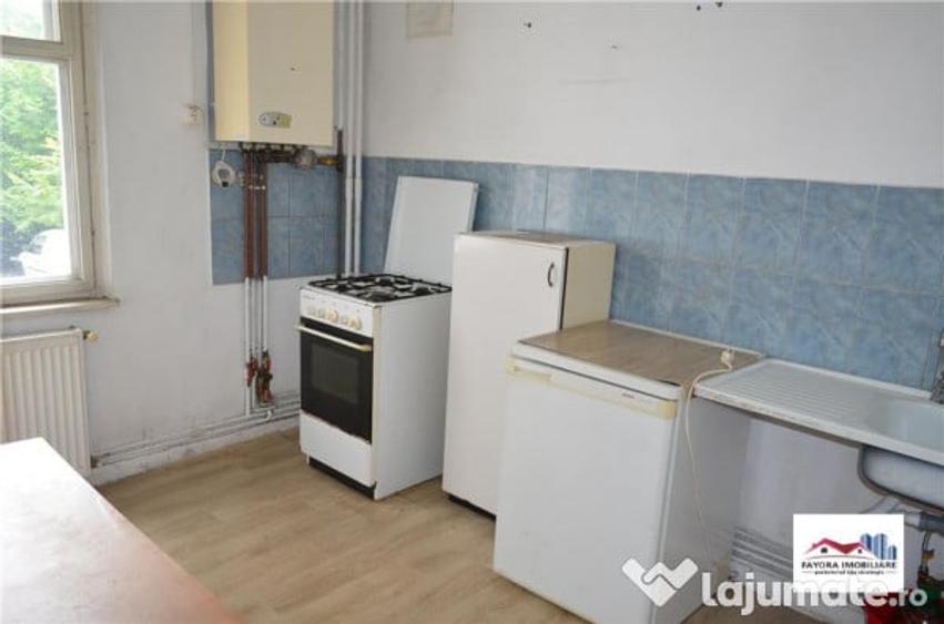 Garsonieră decomandată în Tudor