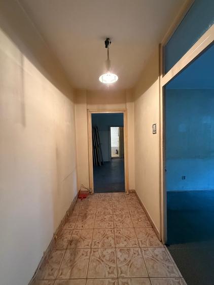 Apartament cu 3 camere semidecomandat în Păcii