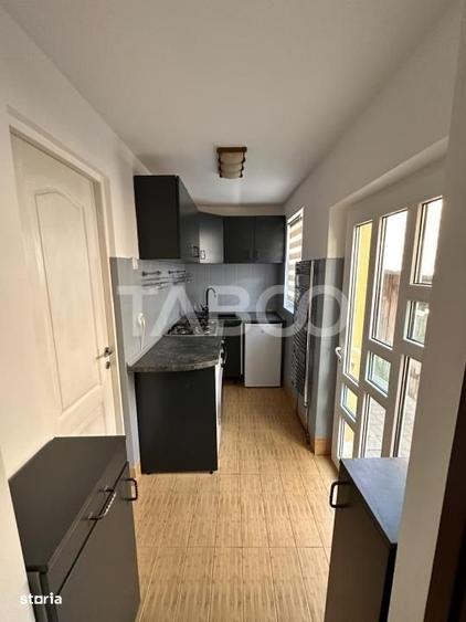 Apartament cu 4 camere semidecomandat, mobilat în Lazaret