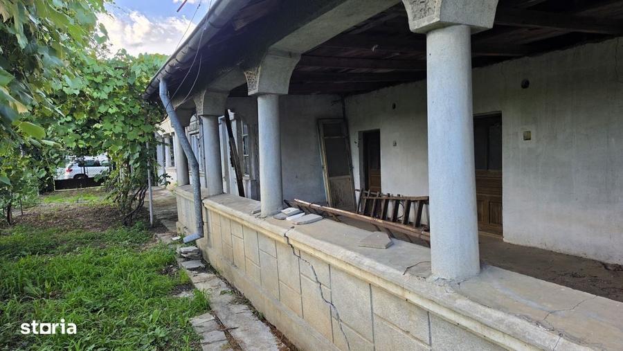 Casă cu 4 camere cu Teren 2200 Mp în Mihai Bravu