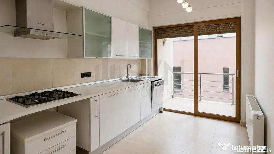 Apartament cu 5 camere decomandat, mobilat în Primăverii