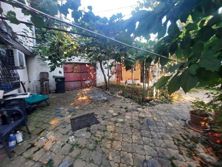 Casă individuală cu 10 camere cu Canalizare în Giurgiului