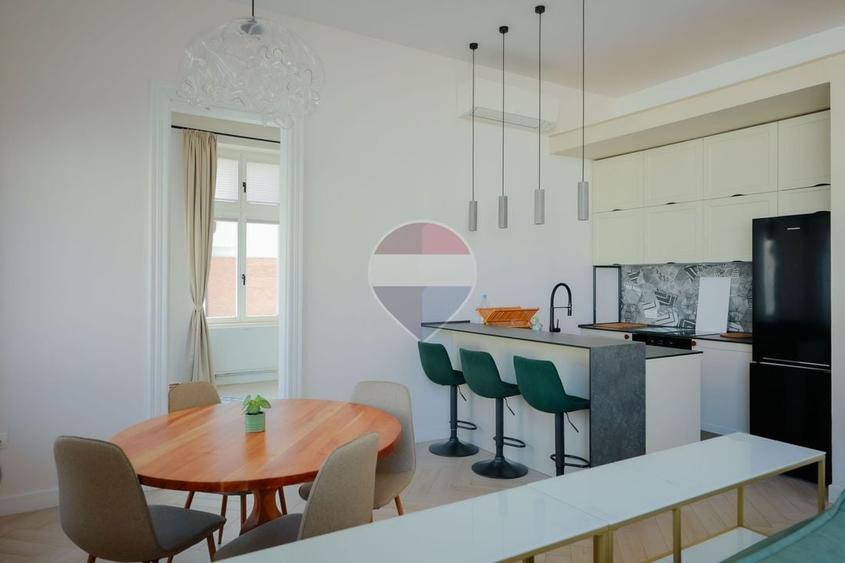 Apartament cu 4 camere semidecomandat, mobilat în Ultracentral