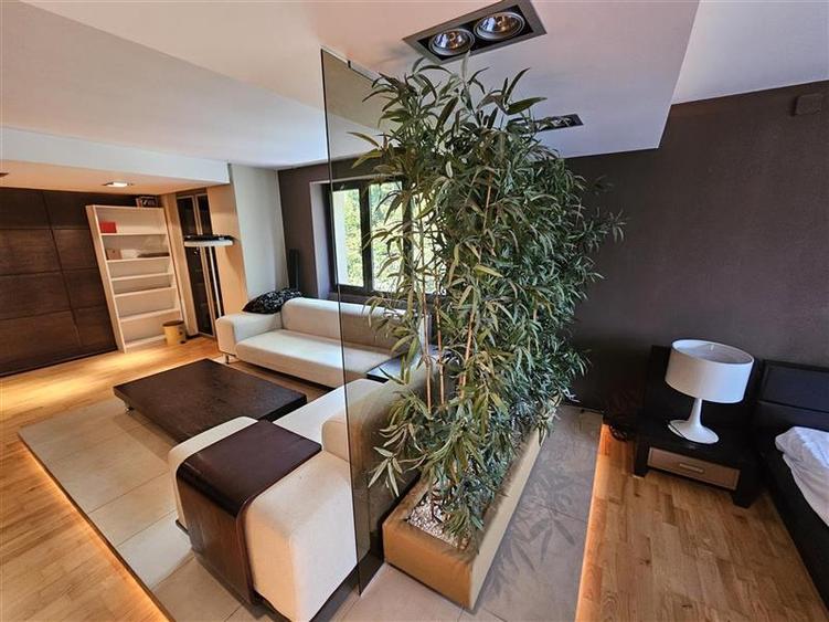 Apartament cu 2 camere semidecomandat, mobilat în Central