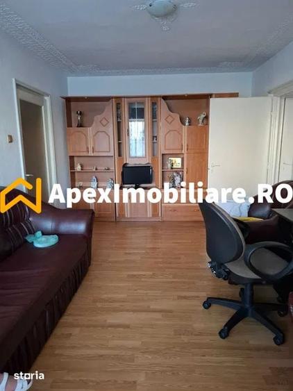 Apartament cu 2 camere decomandat în 1 Mai