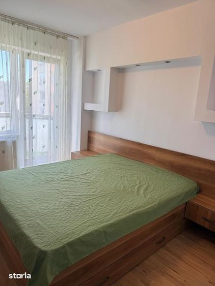 Apartament cu 4 camere decomandat în Pandurilor