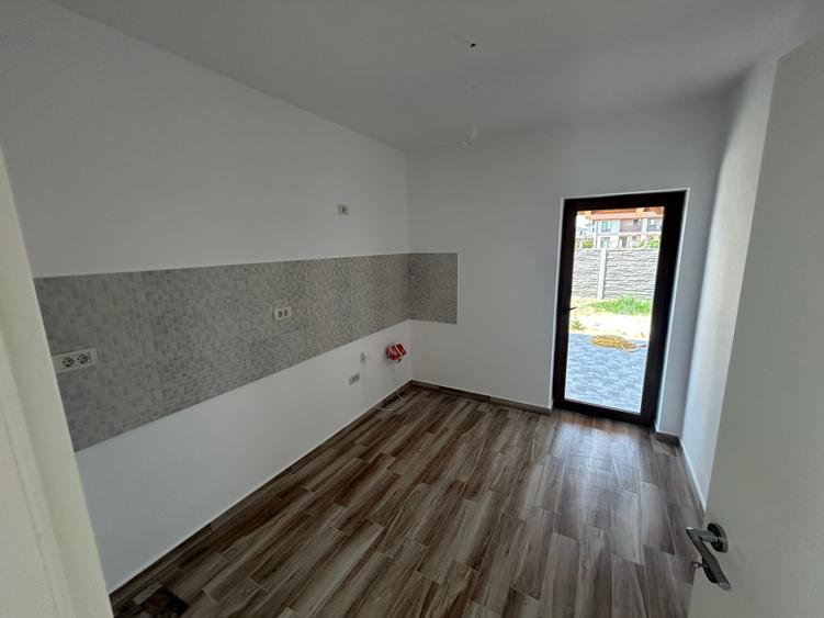 Duplex cu 3 camere cu Canalizare în Moșnița Veche