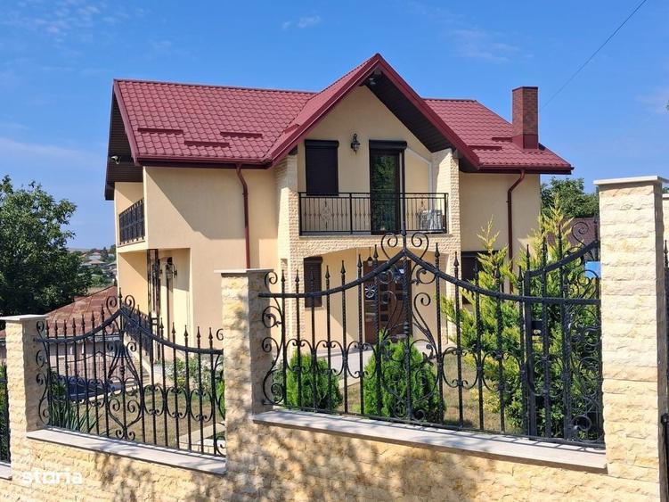 Casă cu 4 camere cu Teren 500 Mp în Lețcani
