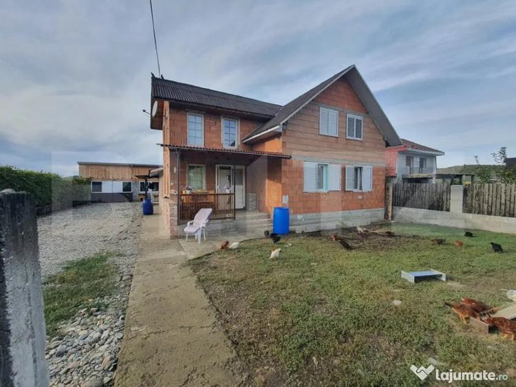 Casă cu 4 camere cu Teren 1500 Mp în Central