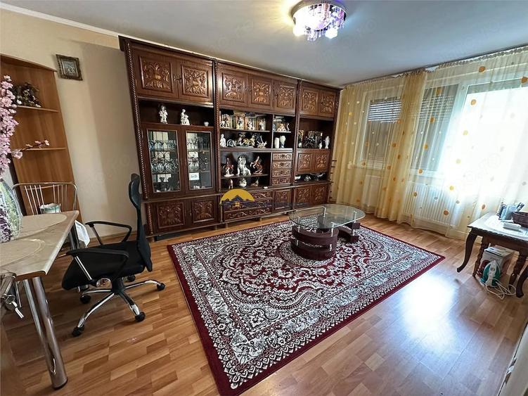 Apartament cu 3 camere decomandat în Berceni