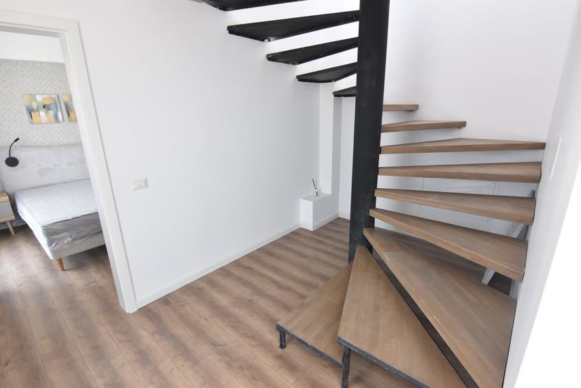 Penthouse cu 3 camere decomandat în Prelungirea Ghencea