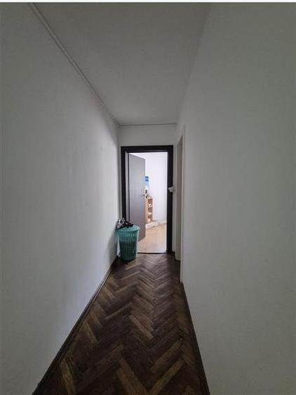Apartament cu 3 camere semidecomandat, mobilat în Circumvalațiunii