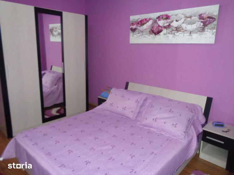 Apartament cu 3 camere decomandat în Bujac