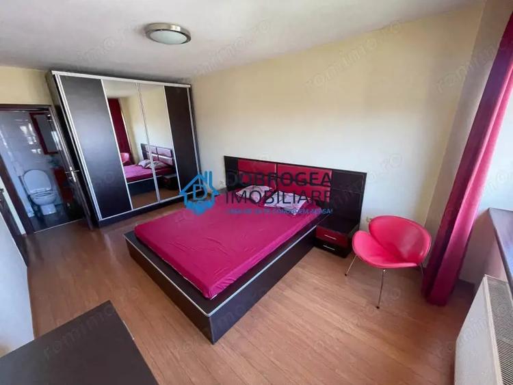 Apartament cu 3 camere decomandat în Păcii