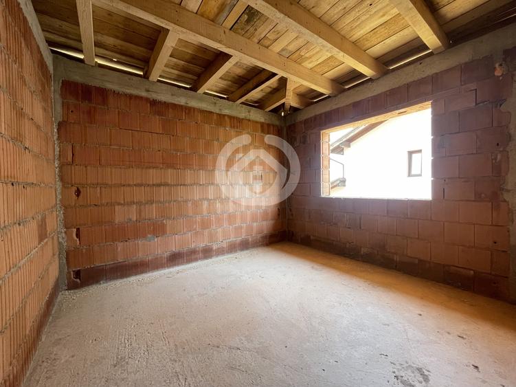 Duplex cu 4 camere cu Canalizare în Șelimbăr