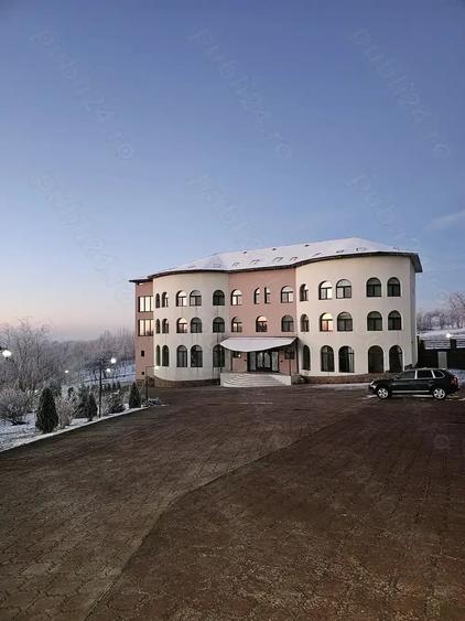 Spațiu comercial, de 1,980 mp, în Crasna