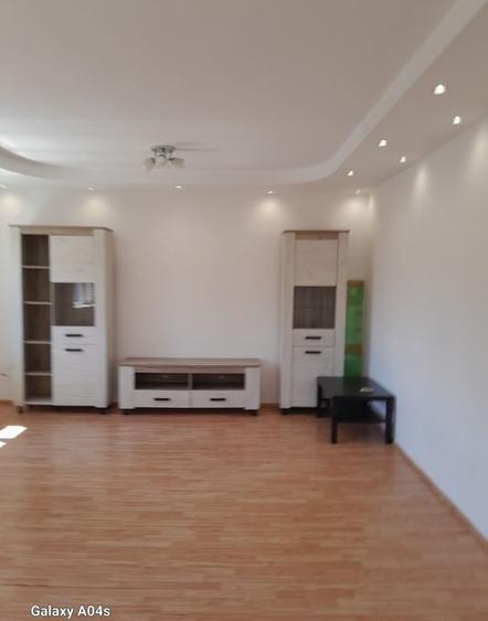 Apartament cu 3 camere decomandat, mobilat în Băneasa