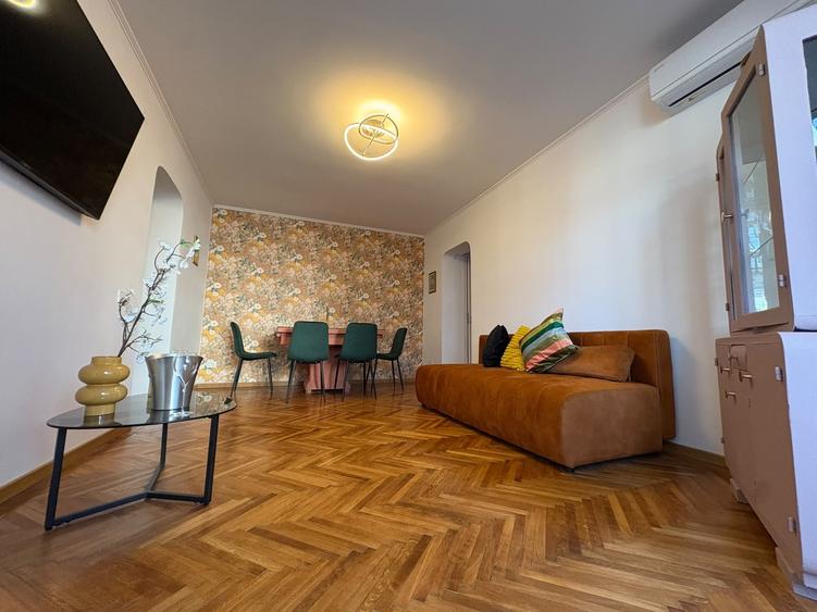 Apartament cu 3 camere semidecomandat în Titan