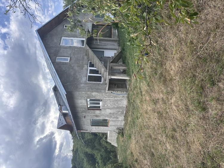 Casă cu Teren 1832 Mp în Glod