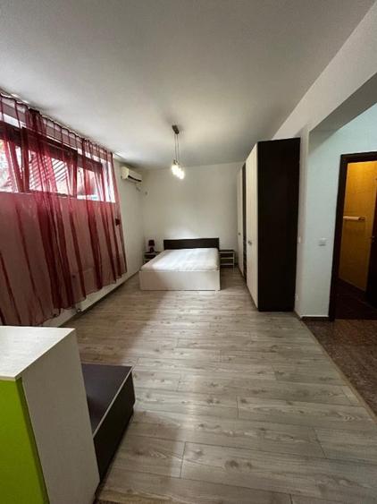 Garsonieră decomandată în Gorjului