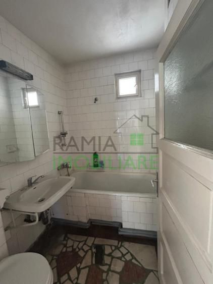 Casă cu 4 camere cu Teren 1053 Mp în Central