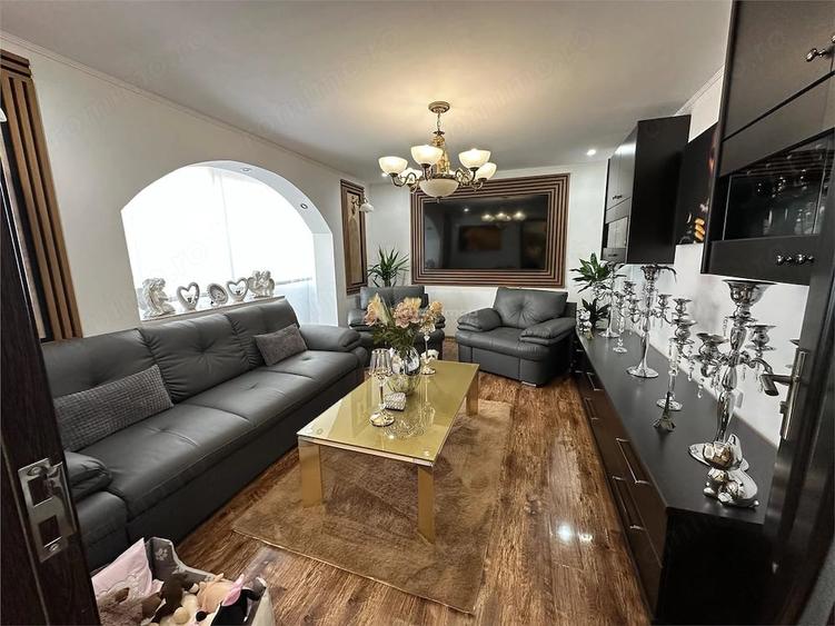 Apartament cu 3 camere decomandat în Moroasa 2