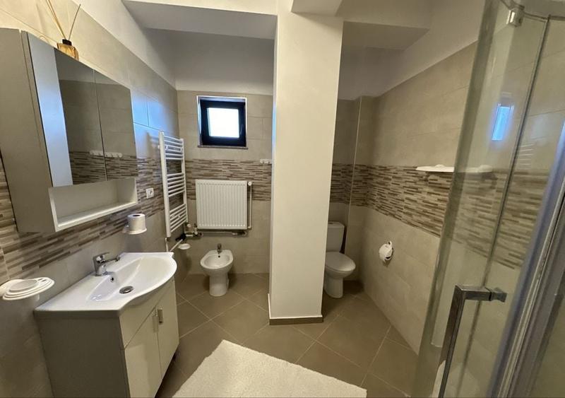 Inchiriez APARTAMENT (blocul de la Raiffaisen Bank). Curat, modern, utilat, bloc nou. - 4
