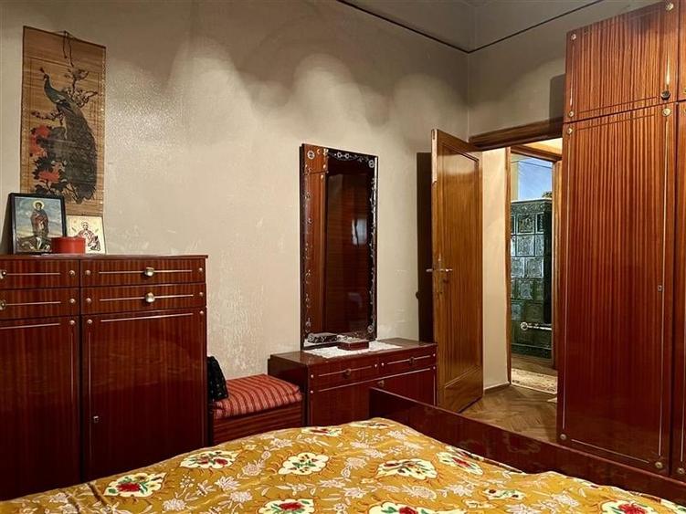 Casă individuală cu 10 camere cu Garaj în Primăverii