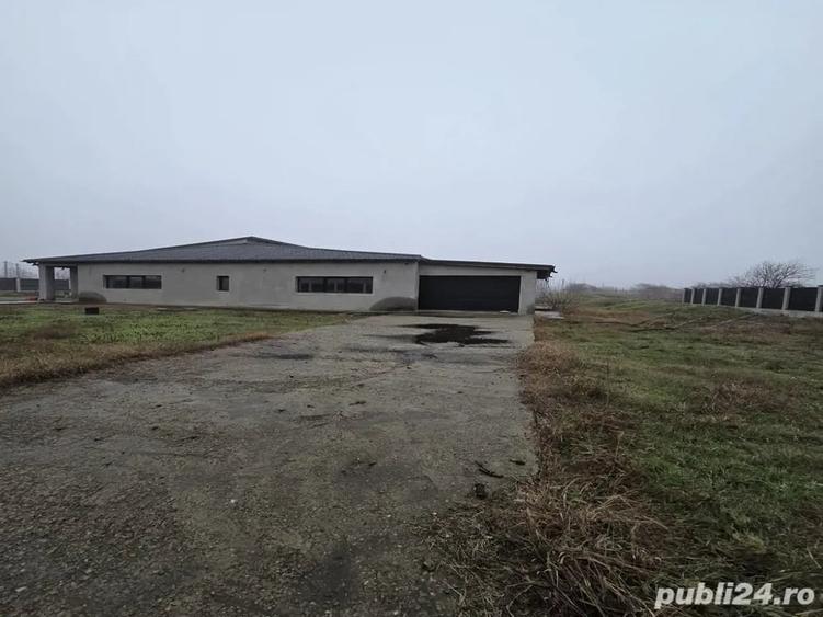 Casă cu 4 camere cu Teren 1700 Mp în Școlilor