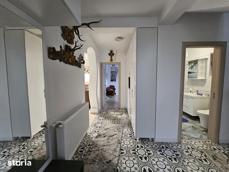 Casă cu 5 camere cu Teren 250 Mp în Cățelu