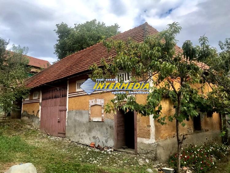 Casă individuală cu 3 camere cu Teren 1300 Mp în Cricău