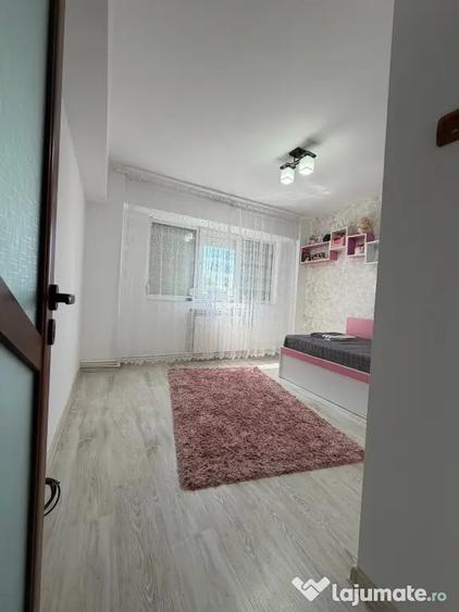 Apartament cu 2 camere decomandat în Obor