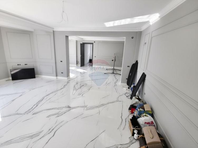 Apartament cu 5 camere de vânzare în zona Precista - 8