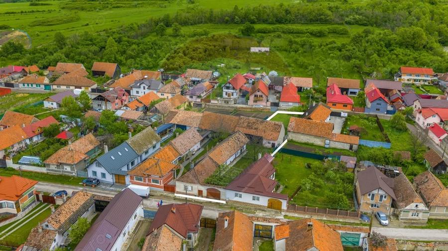 Casă cu Teren 1068 Mp în Perșani