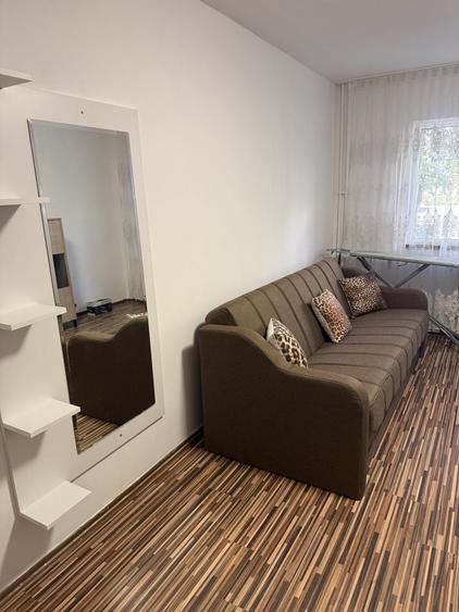 Apartament cu 3 camere decomandat în Vest