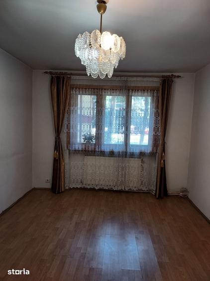 Apartament cu 3 camere semidecomandat în George Enescu