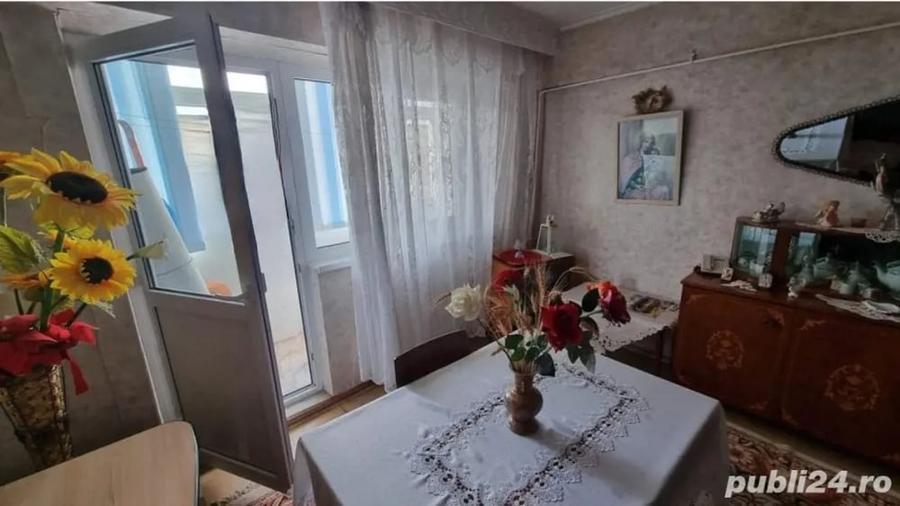 Apartament cu 3 camere decomandat în Barieră