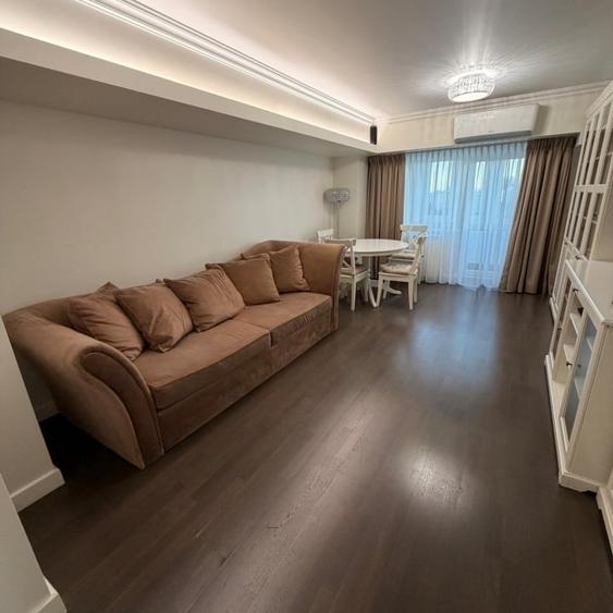 Apartament cu 3 camere semidecomandat, mobilat în Decebal