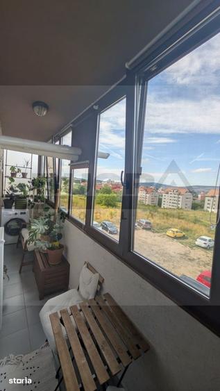 Apartament cu 3 camere semidecomandat, mobilat în Europa