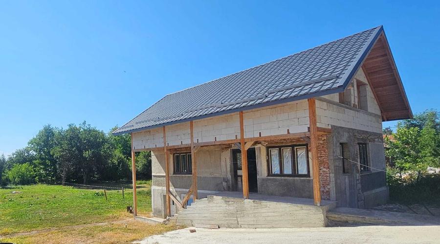 Casă cu 3 camere cu Teren 1360 Mp în Așchileu