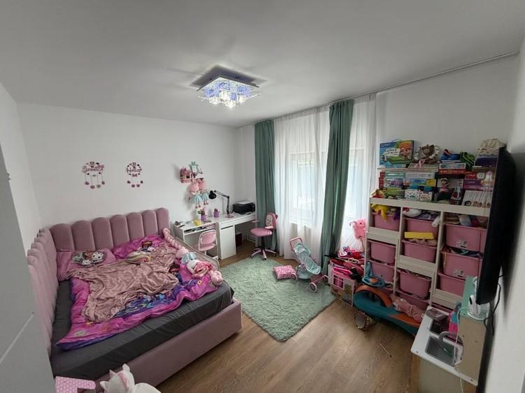 Casă individuală cu 4 camere cu Canalizare în Dobroești