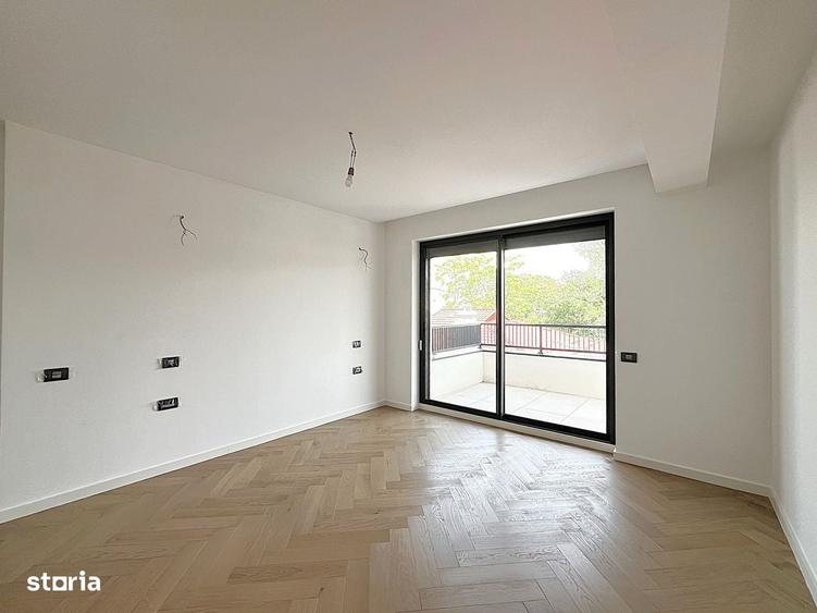 Apartament cu 4 camere semidecomandat în Floreasca