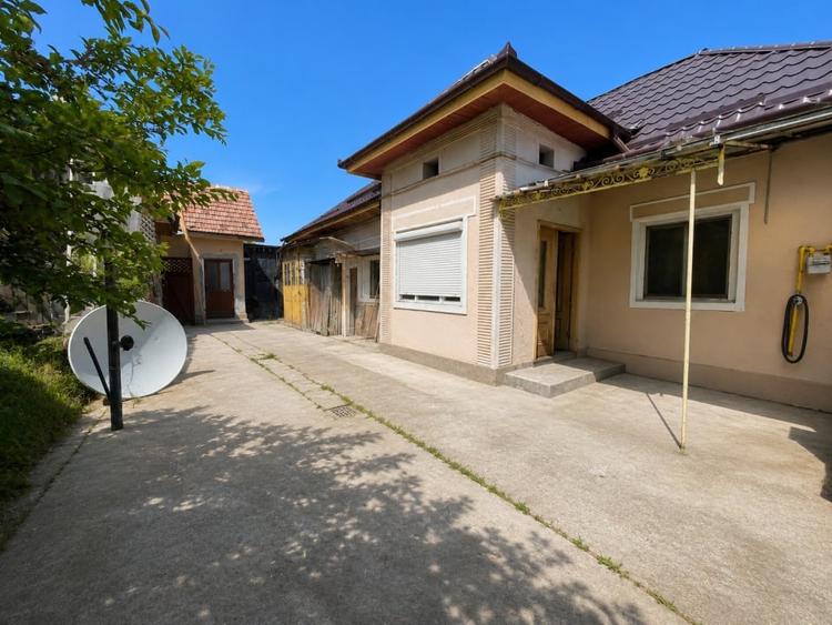 Casă individuală cu 4 camere cu Canalizare în Central